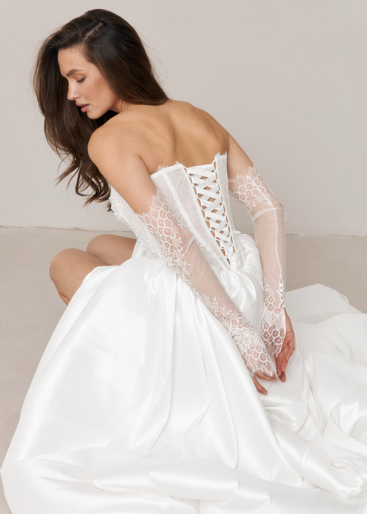 Basque Waist Wedding Dress, Slit Bridal Gown, Antoinette- Monica Dress Off-white / 16