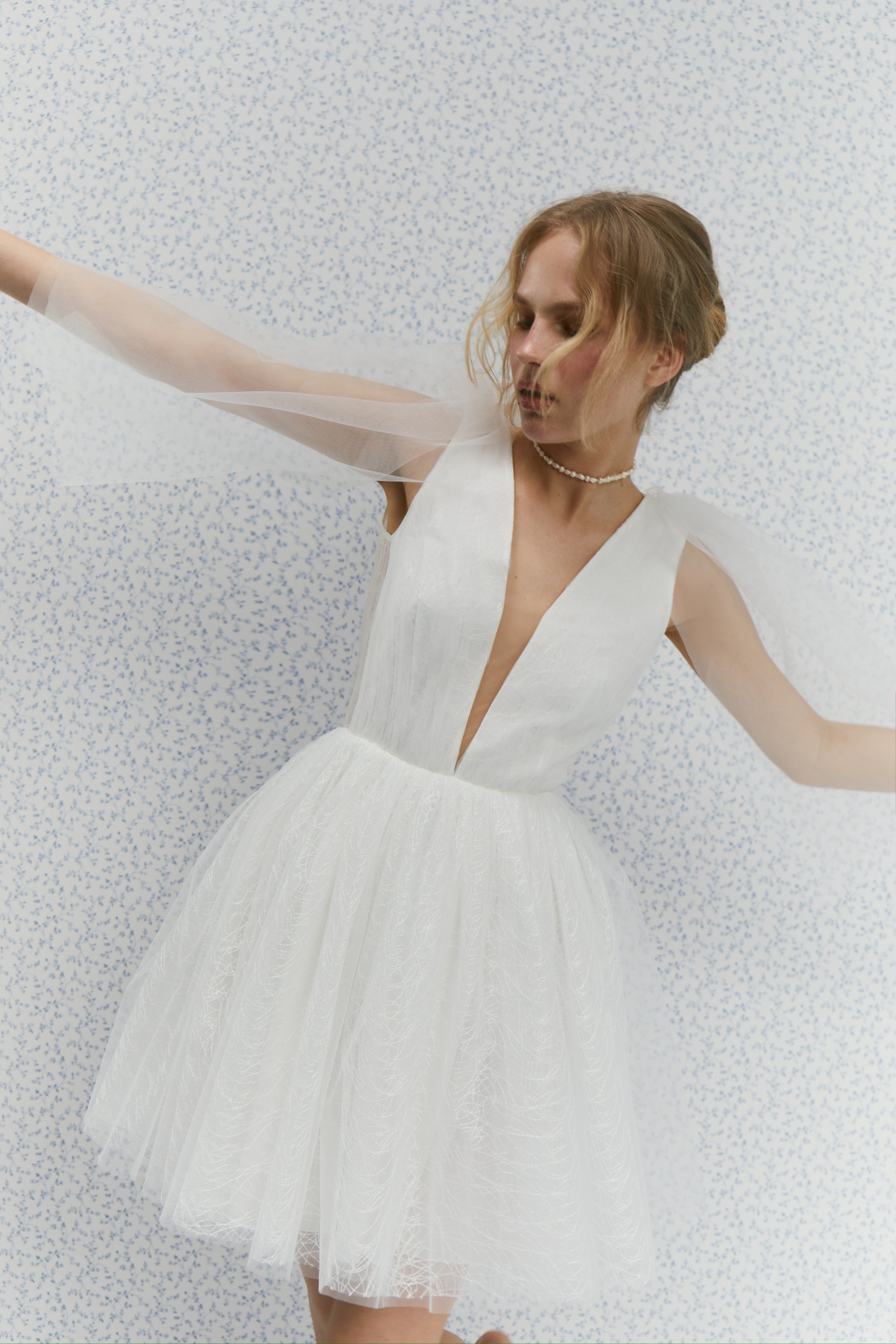 thetoe Hesiod Frills Dress ホワイト S Fairytale Mock Neck Sleeved Dotted Tulle Tiered Ruffle Maxi