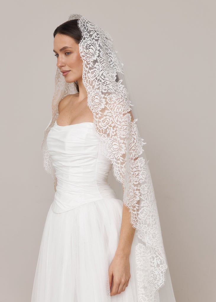 Edith Veil 99 inches Chapel / Off-white